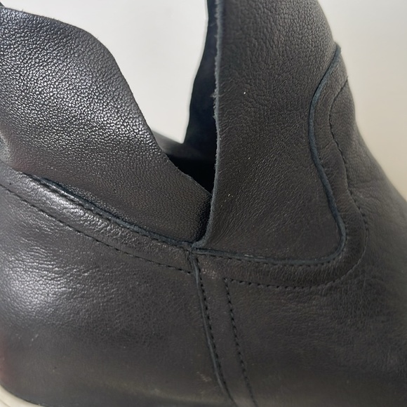 J Slides NYC Womens Size 7.5 Black Leather Hidden Wedge Sneakers - Picture 6 of 6